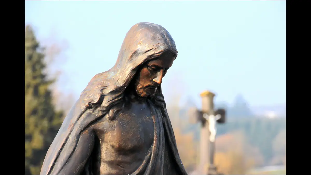 Attorno al volto di Gesù tutto è sfuocato