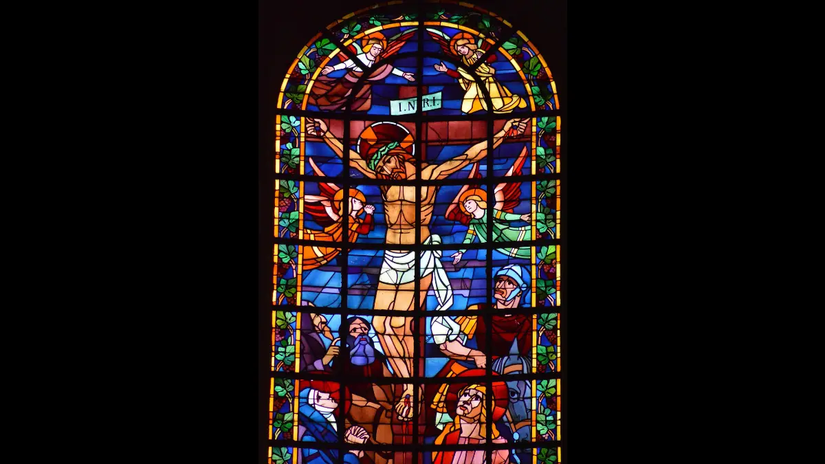 Crocifisso su vetrata