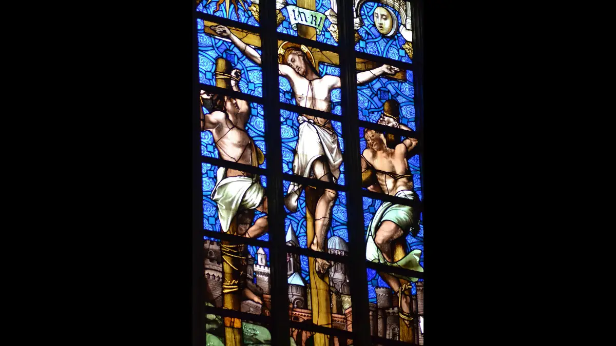 Vetrata con le tre Croci