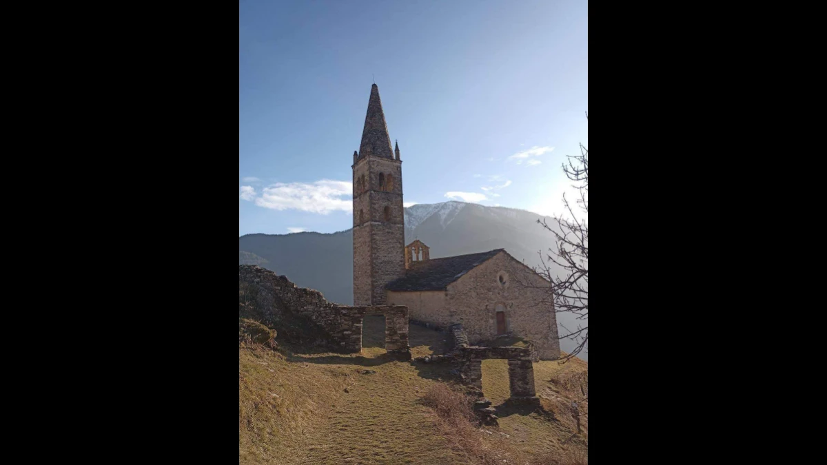 Chiesetta in alta montagna