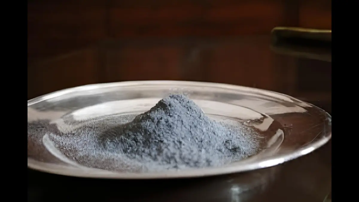 Le ceneri deposte su di un vassoio