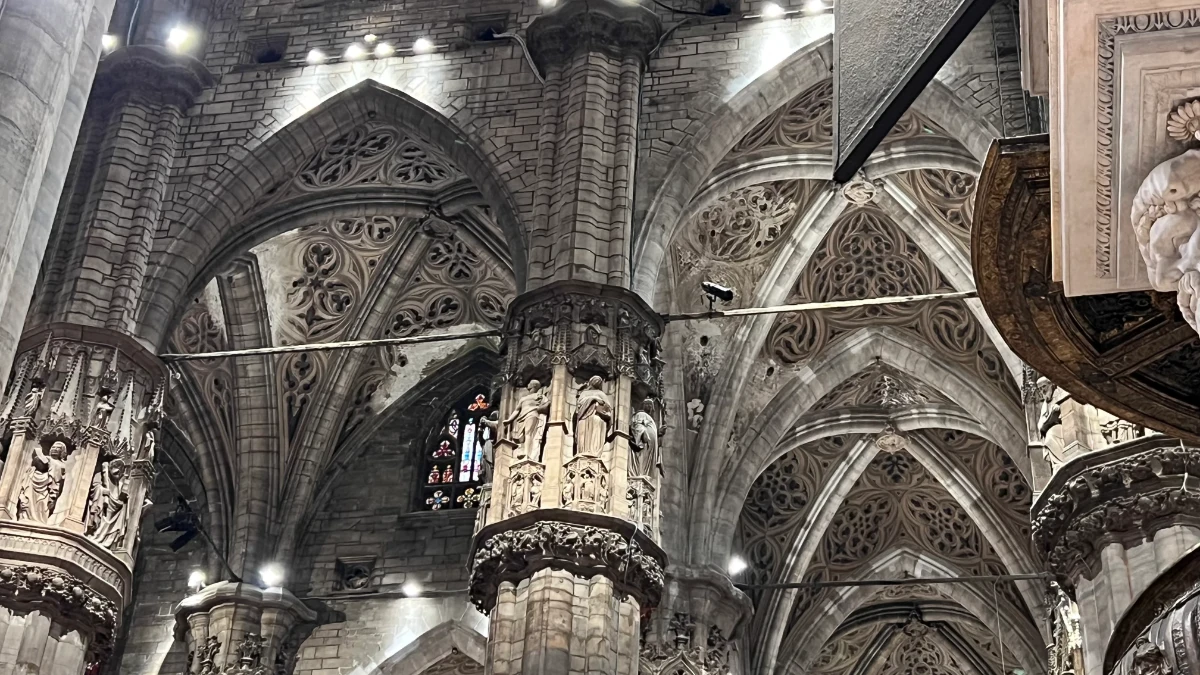 Enormi capitelli della navata centrale