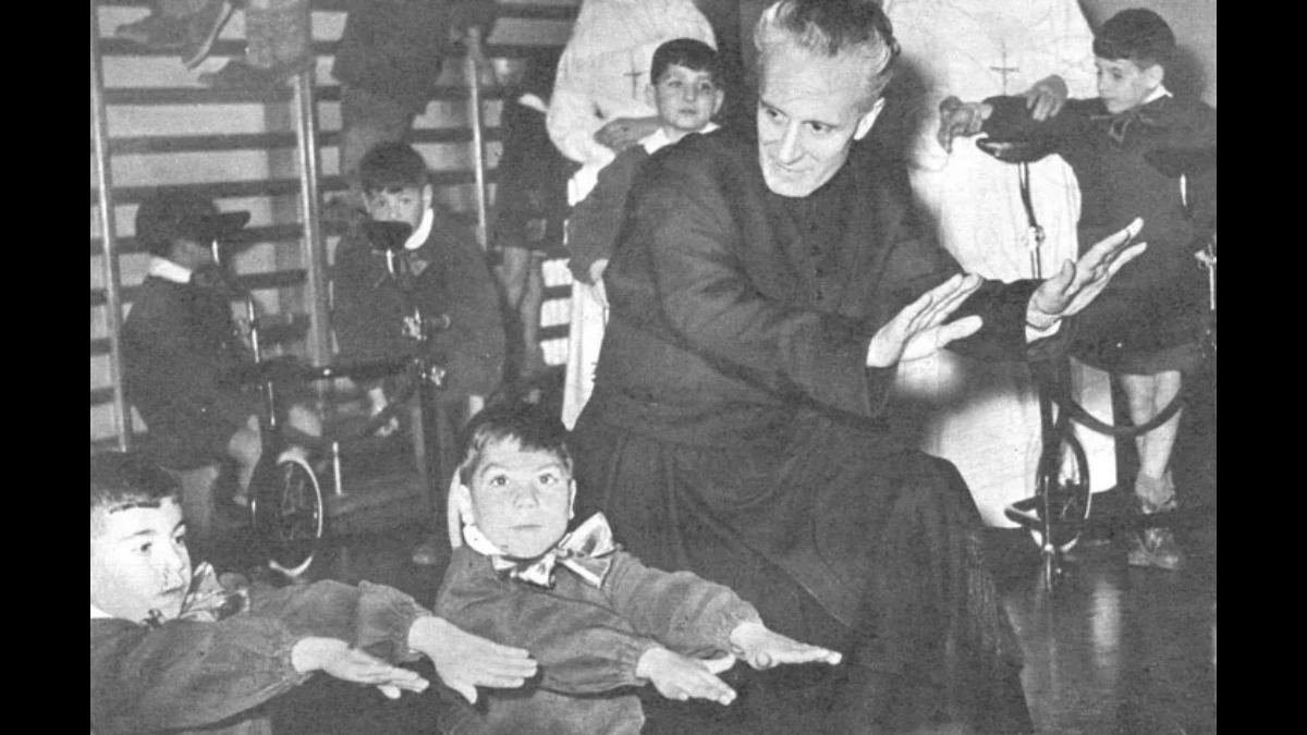 don Carlo Gnocchi coi mutilatini