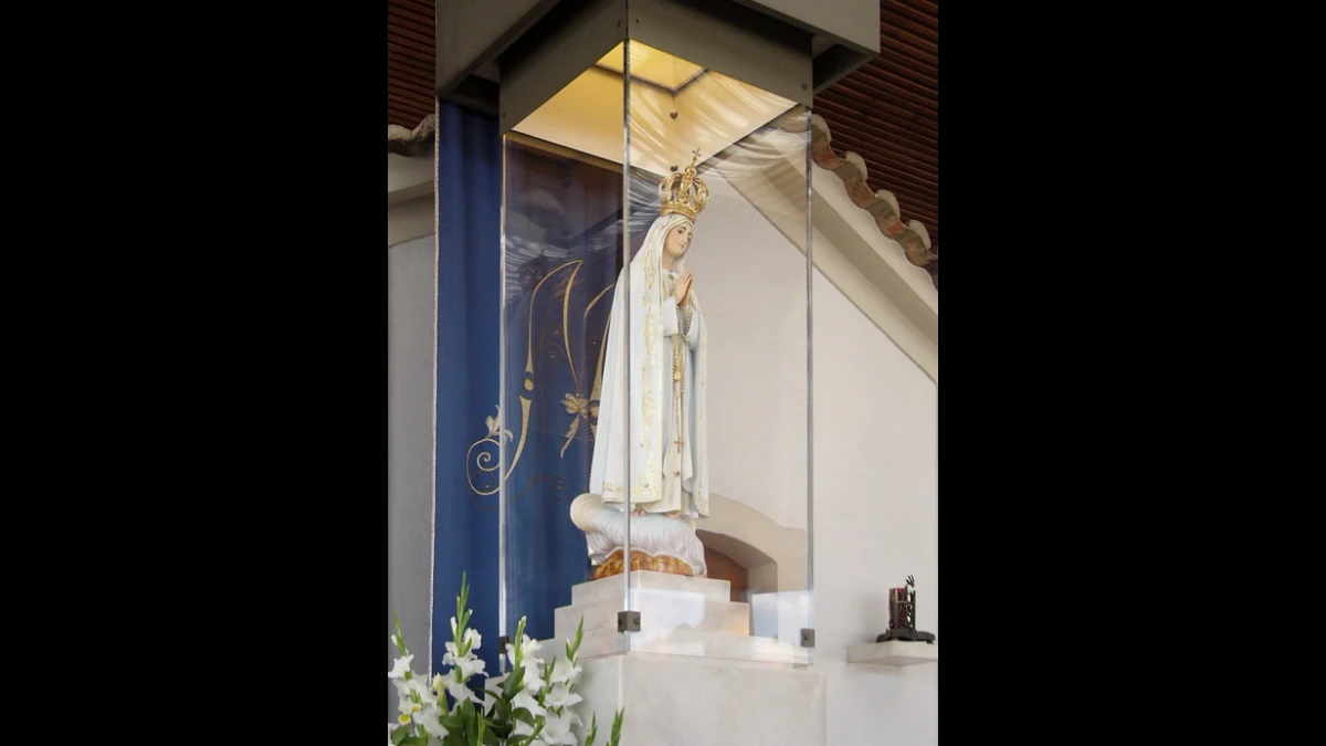 Statua di Maria nella Cappellina di Fatima
