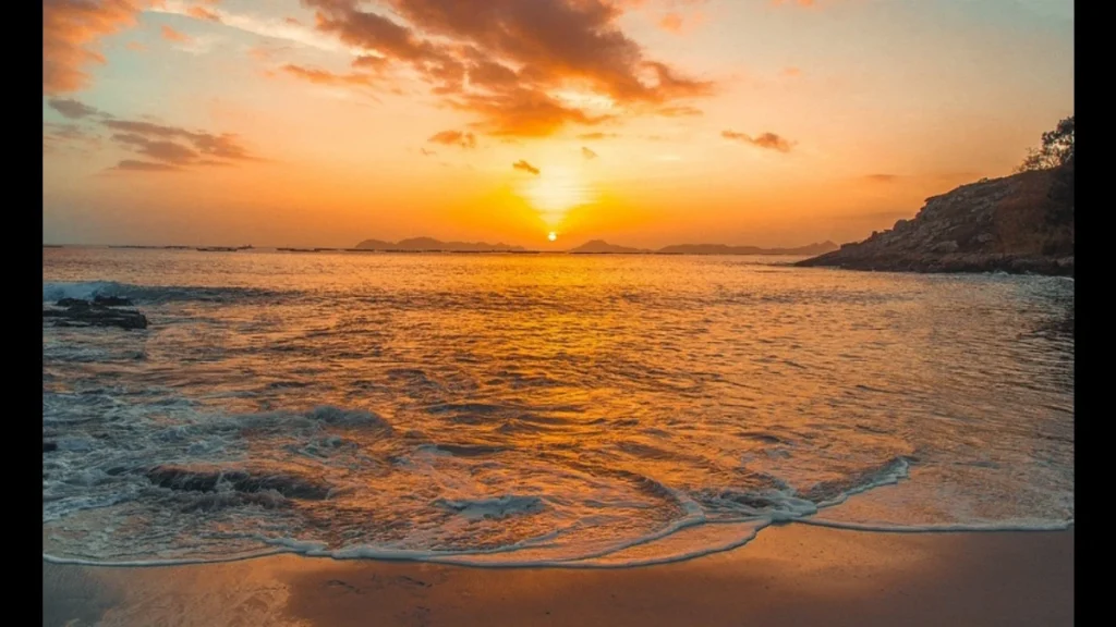 Tramonto su una spiaggia