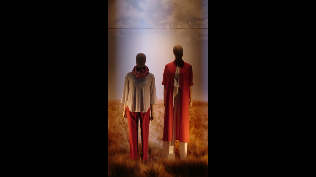 Manichini simbolo di due persone in cammino