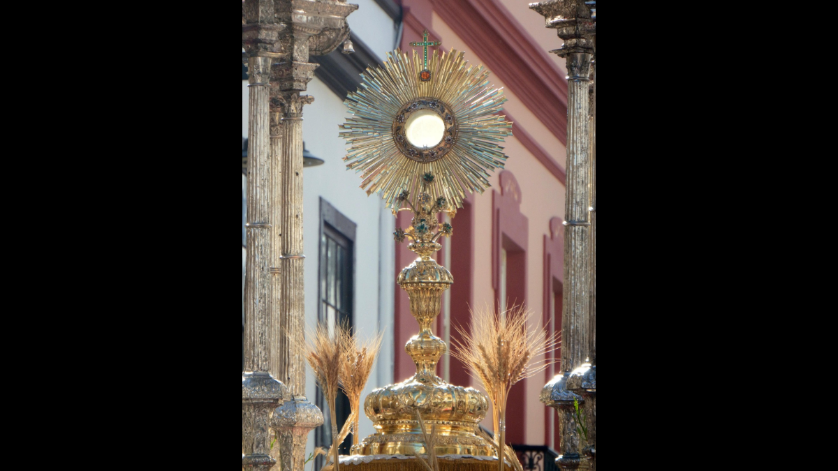 Ostensorio nella processione del Corpus Domini