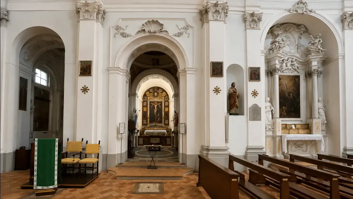 Il silenzio di una Chiesa di Bevagna invita ad ascoltare Gesù